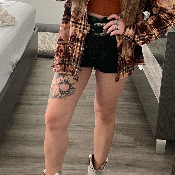 Signature 8 Ultra High Rise Short - Picture 5 of 5